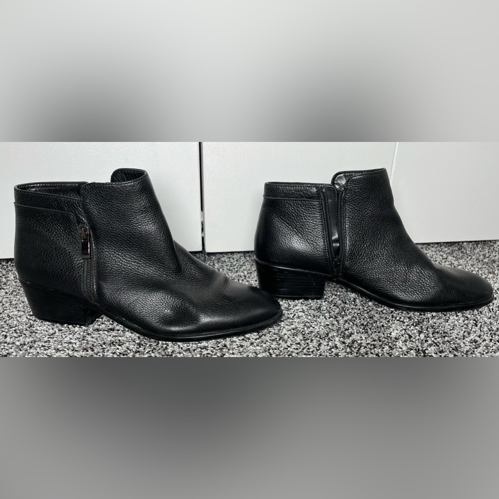 Aerosoles black leather ankle booties